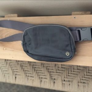 Lululemon Everywhere Belt Bag